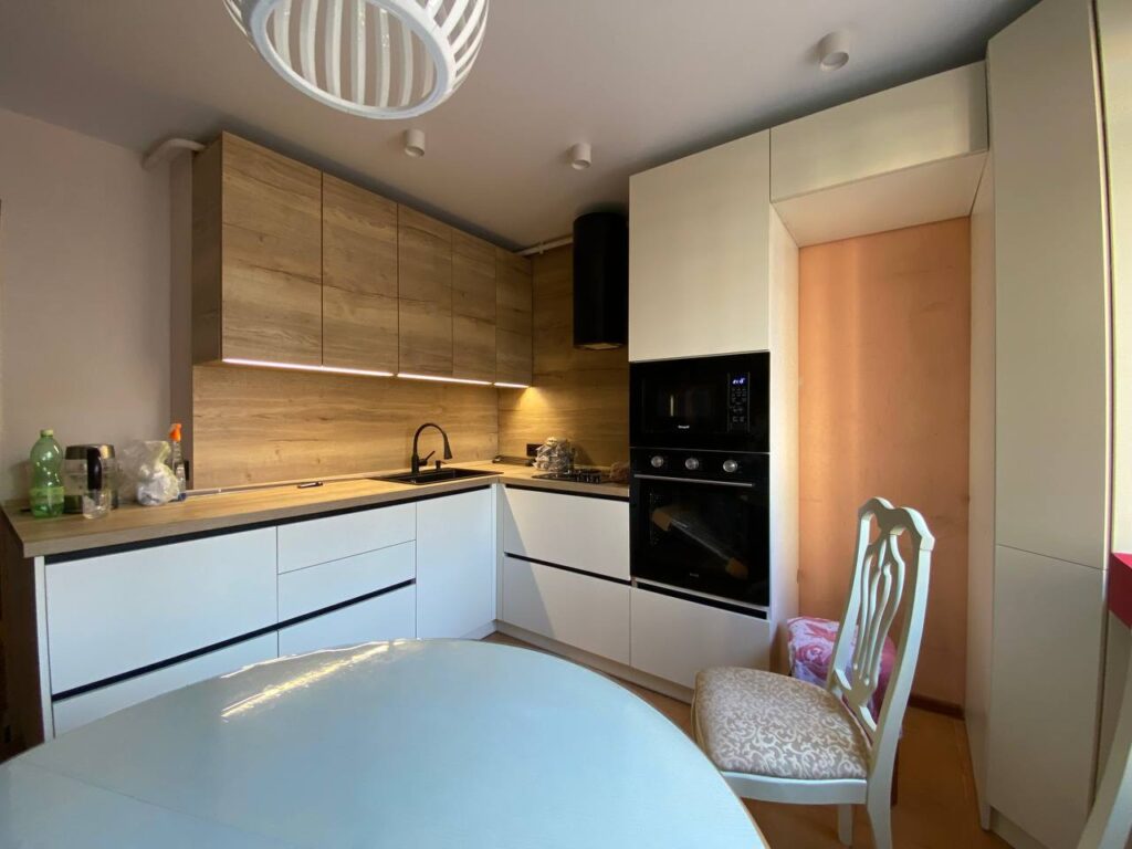 Белая глянцевая кухня в Гомеле